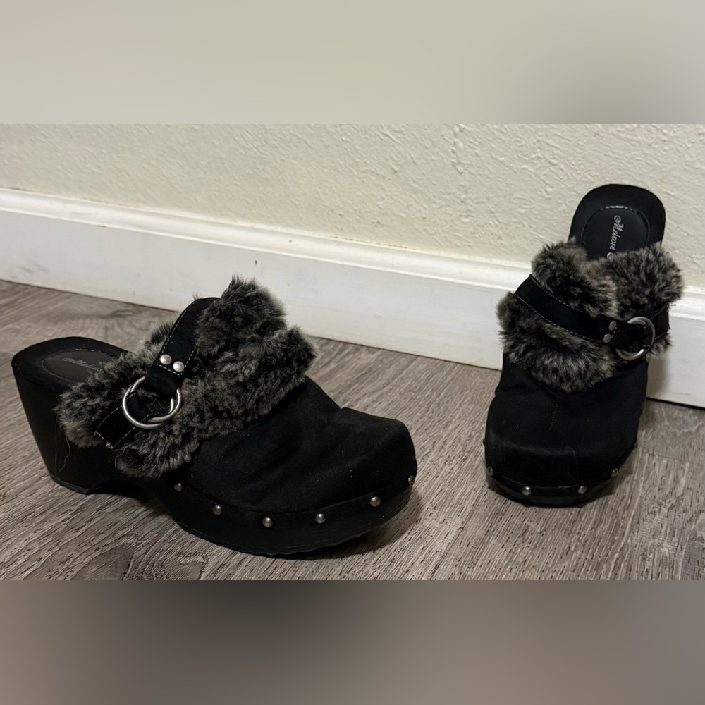 Melrose Ave Faux Fur Lined Studded Clogs | Cozy Winter Shoes | Size 7.5 - Picture 2 of 6
